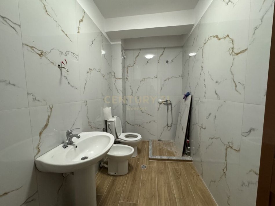 Tirane, shes apartament 1+1 Kati 5, 55 m² 90.000 € 