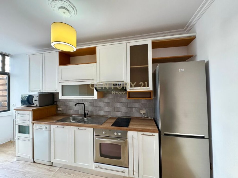 Tirane, shitet apartament 1+1 Kati 2, 81 m² 195.000 € (air albania)