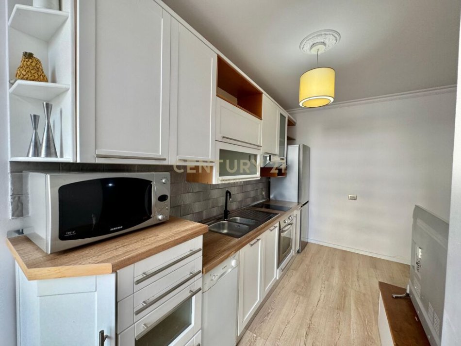 Tirane, shitet apartament 2+1 Kati 2, 81 m² 195.000 € (air albania)