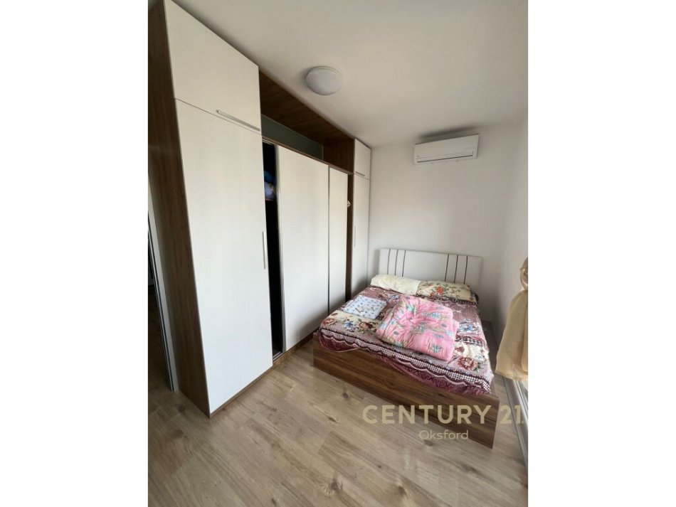 Tirane, jepet me qera apartament 2+1 Kati 8, 74 m² 600 € (fusha e aviacionit)