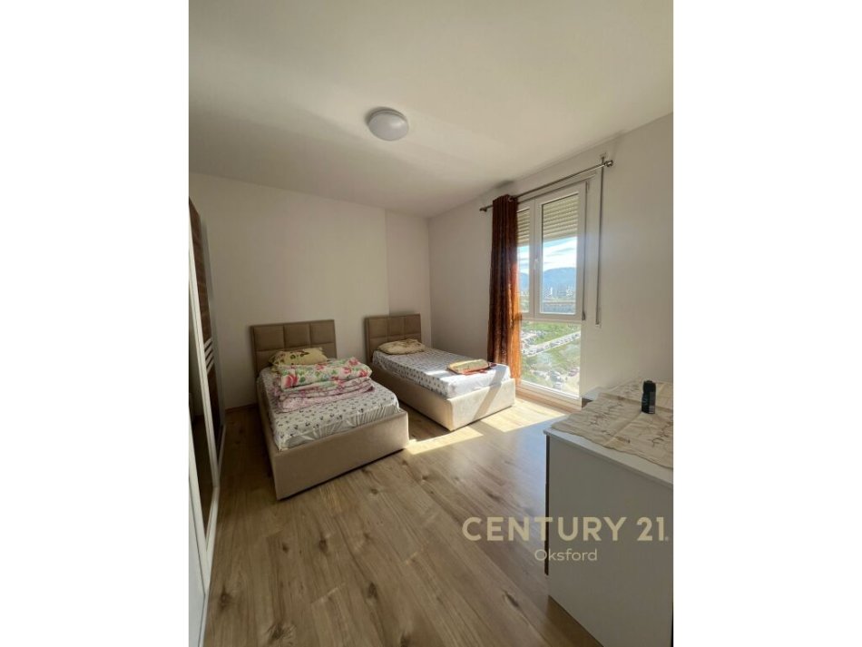 Tirane, jepet me qera apartament 2+1 Kati 8, 74 m² 600 € (fusha e aviacionit)