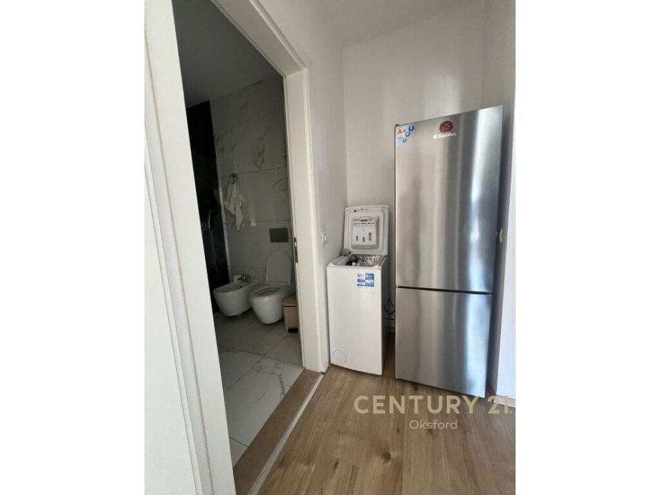 Tirane, jepet me qera apartament 2+1 Kati 8, 74 m² 600 € (fusha e aviacionit)