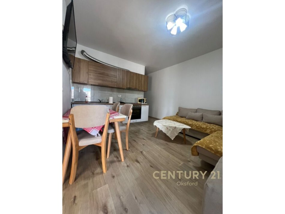 Tirane, jepet me qera apartament 2+1 Kati 8, 74 m² 600 € (fusha e aviacionit)