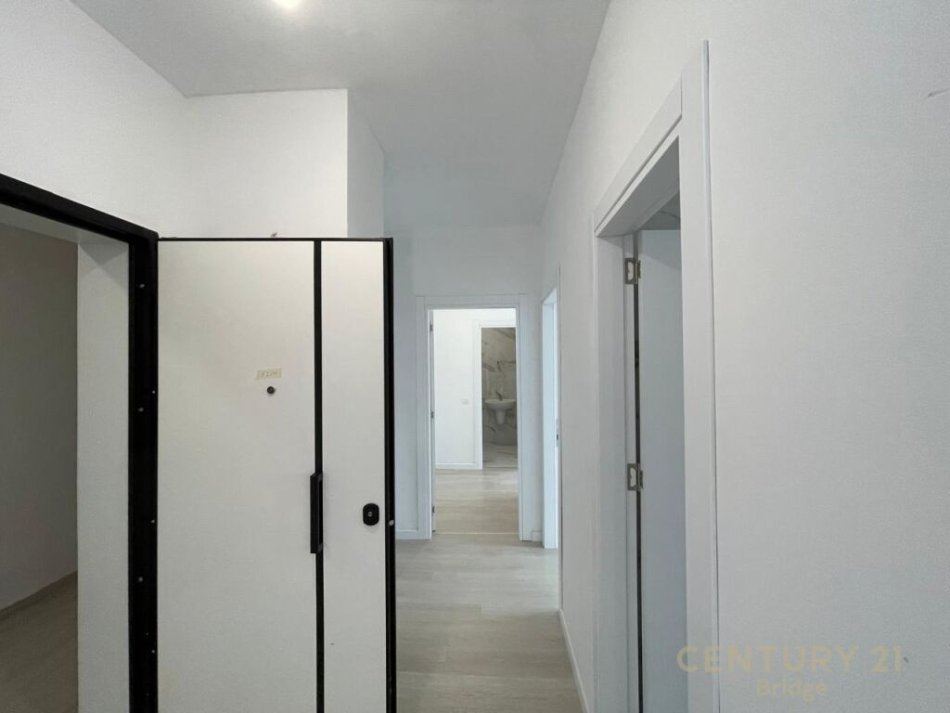 Tirane, jepet me qera apartament 2+1 Kati 6, 60 m² 700 € (petro nin)
