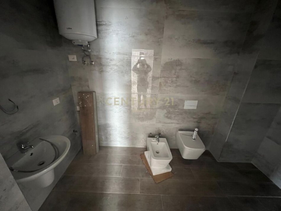 Tirane, shes apartament 3+1+2 , 149 m² 339.000 € (Kodra e Diellit)