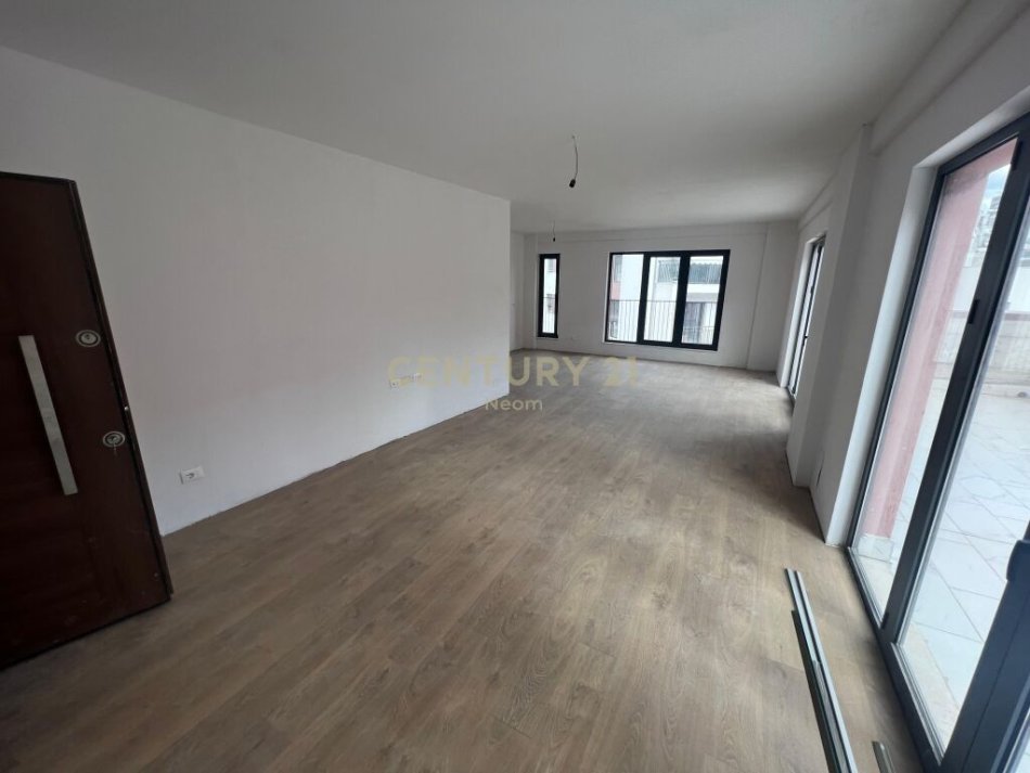 Tirane, shes apartament 3+1+2 , 149 m² 339.000 € (Kodra e Diellit)