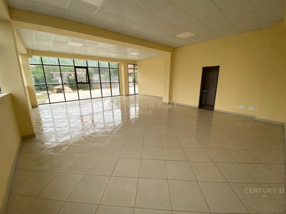 Tirane, shes ambjent biznesi , 4.810 m² 2.700.000 € (Autostrada Tirane-Elbasan, Mullet)