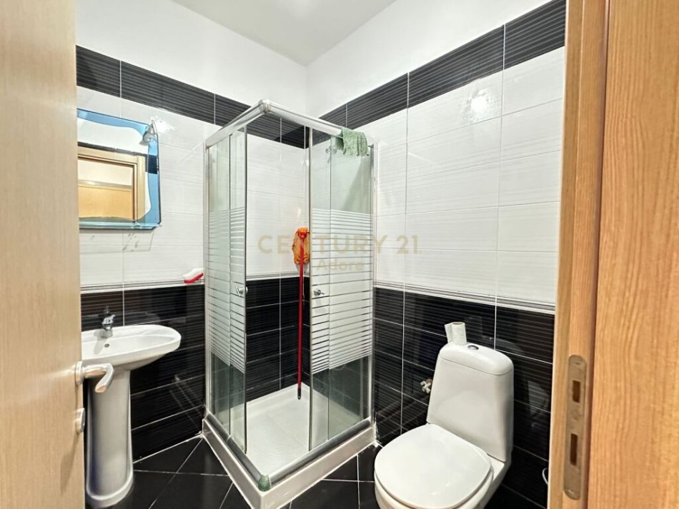 Tirane, jepet me qera apartament 3+1 Kati 2, 450 € (Besim Alla)