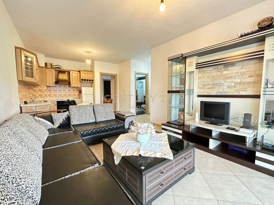 Tirane, jepet me qera apartament 3+1 Kati 2, 450 € (Besim Alla)