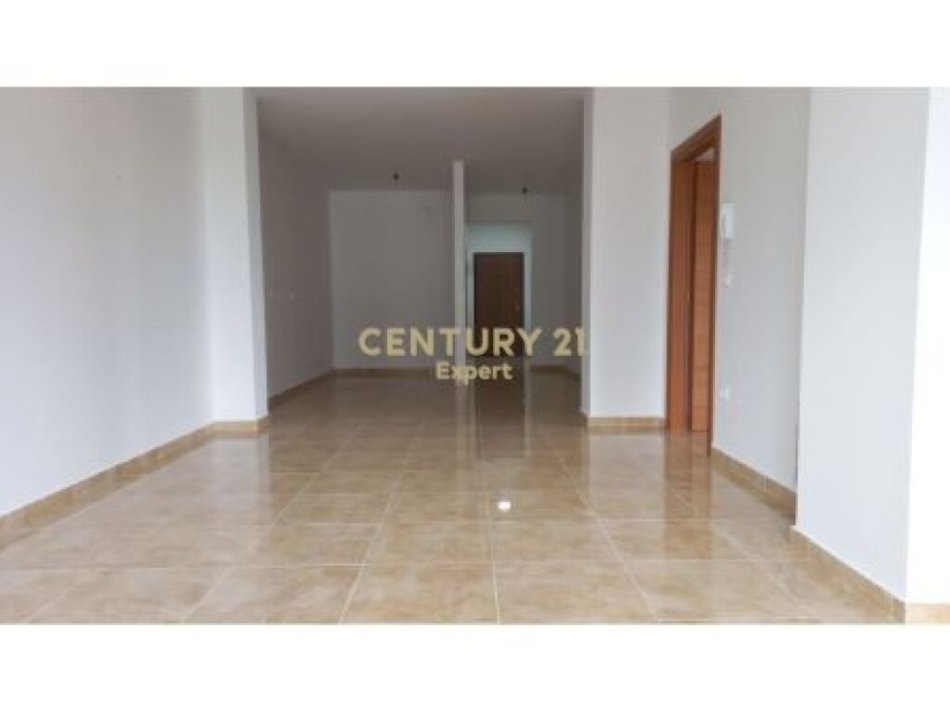 Tirane, jap me qera zyre , 531 m² (Ish Blloku)