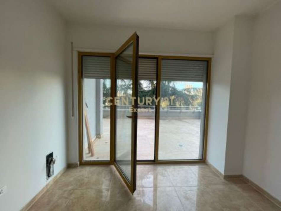 Tirane, jap me qera zyre , 531 m² (Ish Blloku)