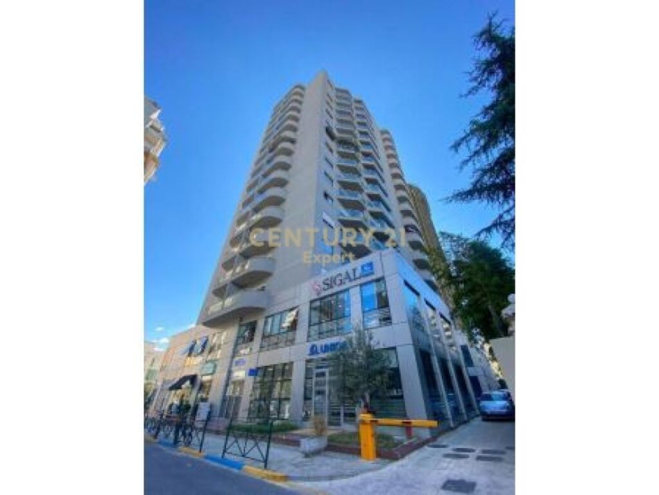 Tirane, jap me qera zyre , 531 m² (Ish Blloku)