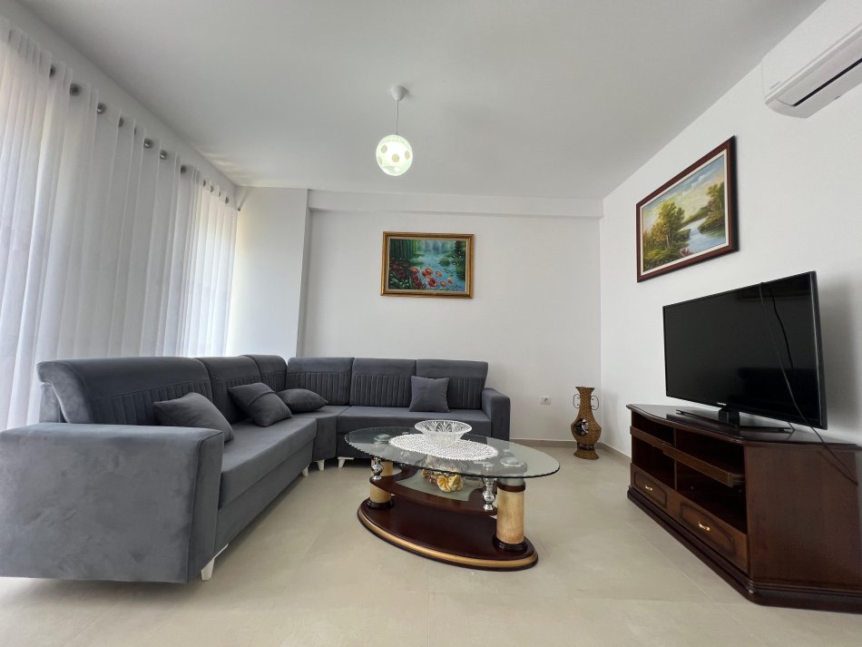 Tirane, jepet me qera apartament 2+1 Kati 3, 100 m² 600 € (rruga 5 maji)