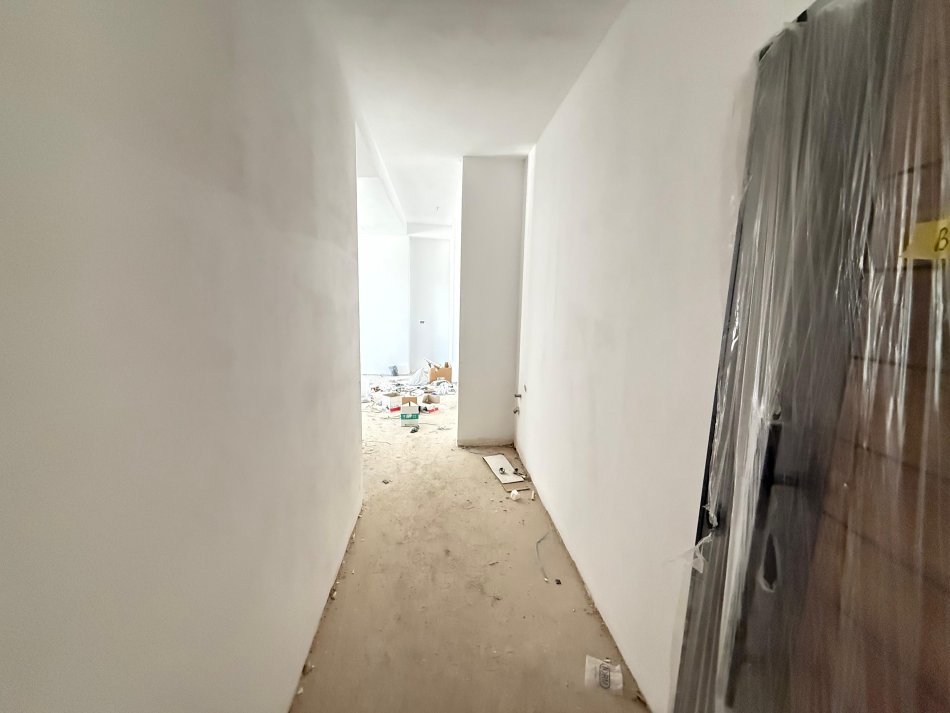 Tirane, shitet apartament 1+1 , 80 m² 117.000 € (rruga 5 maji)