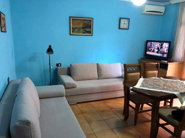 Tirane, jepet me qera apartament 3+1 Kati 4, 90 m² 50.000 Leke (prane Zogut te Zi)