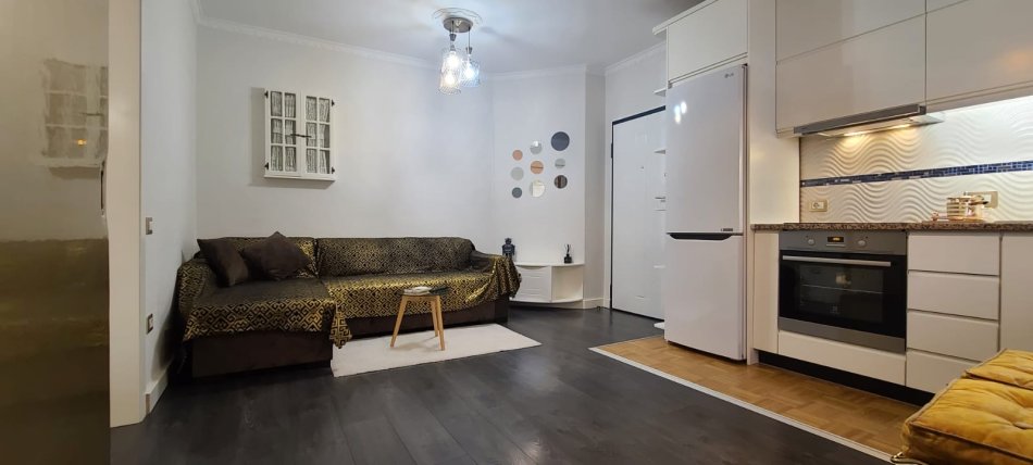 Tirane, jepet me qera apartament 1+1+Ballkon Kati 5, 60 m² 620 € (Komuna e Parisit prane Caffe de Paris)