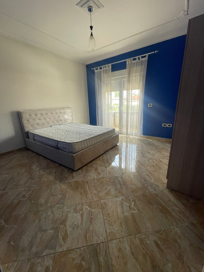 Tirane, jepet me qera apartament 3+1+Aneks+Ballkon Kati 2, 180 m² 700 € (Don Bosko)