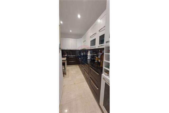 Tirane, jepet me qera 4+1+A+BLK Kati 5, 3.000 Euro