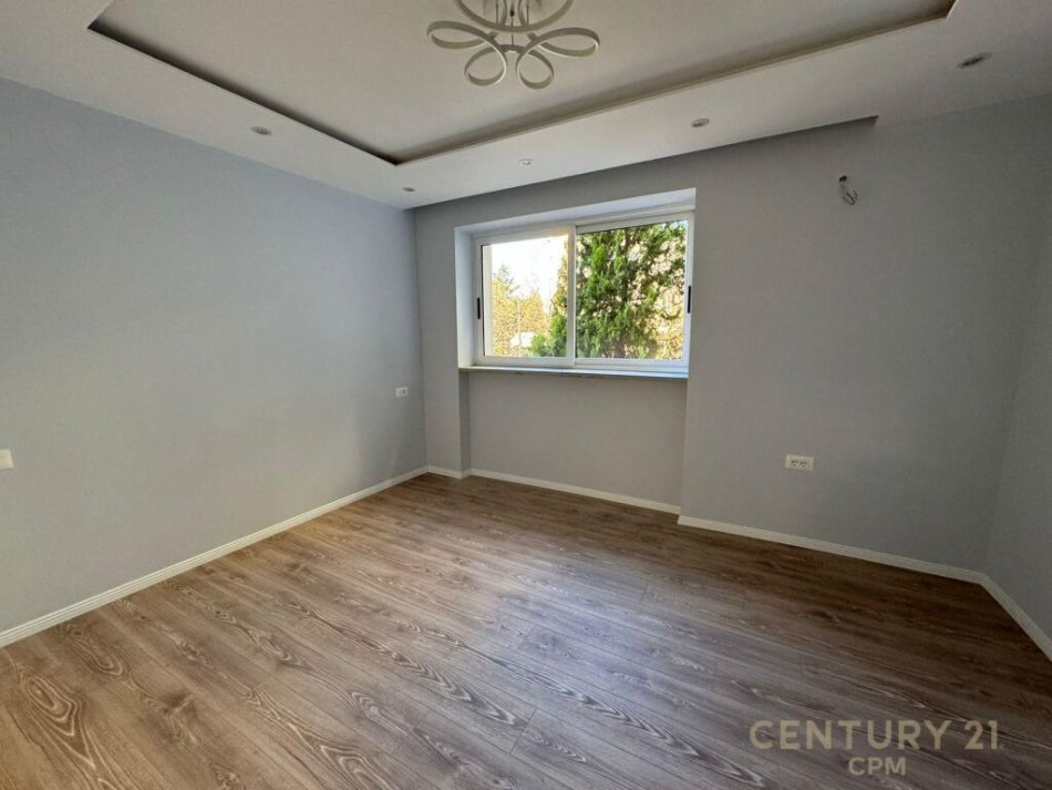 Tirane, shitet 3+1+Aneks+Ballkon Kati 2, 93 m² 168.000 € (rruga Muhamet Gjollesha, perballe Inxhinierise se ndertimit)