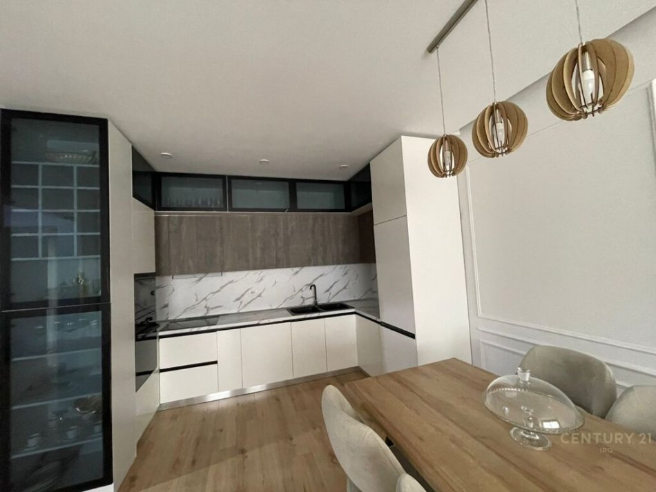 Tirane, shitet apartament 2+1 Kati 7, 79 m² (astir)