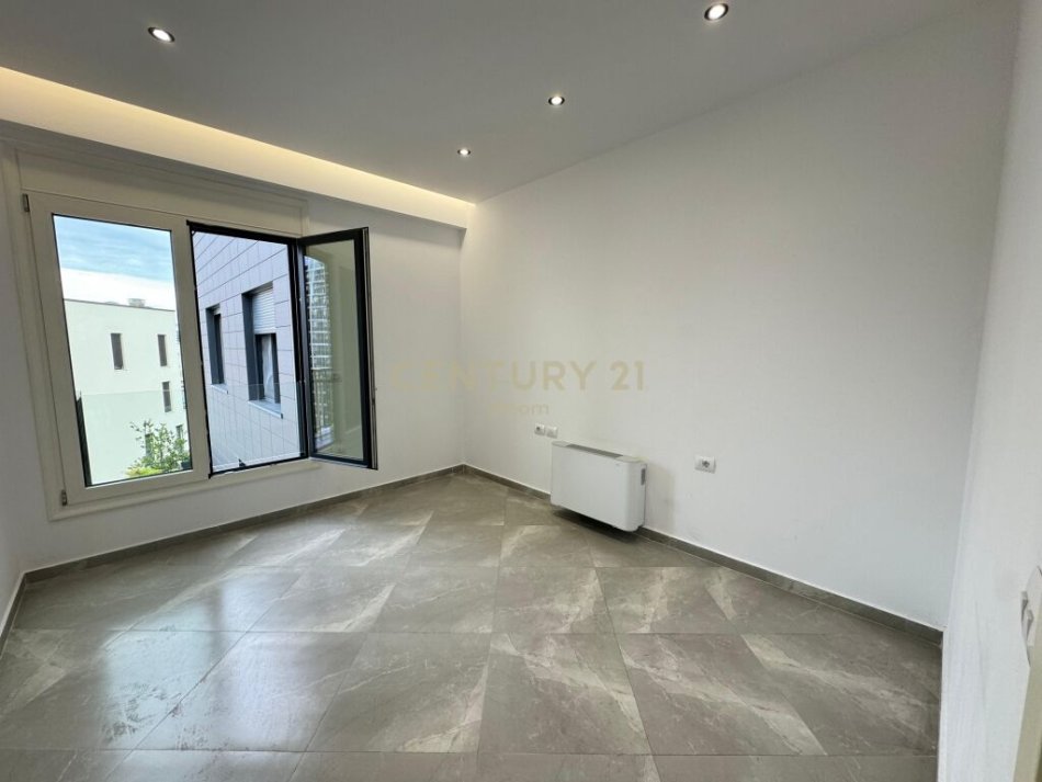 Tirane, jap me qera zyre , 143 m² 1.600 € (Rruga e Kosovarëve)