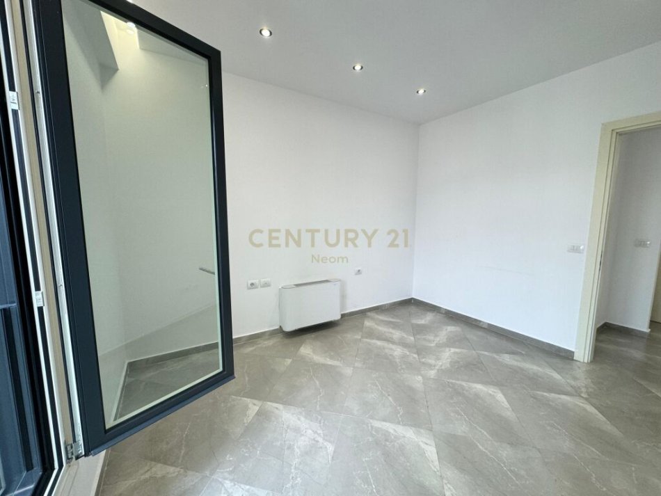 Tirane, jepet me qera apartament 2+1 , 143 m² 1.600 € (rruga e kosovarve)