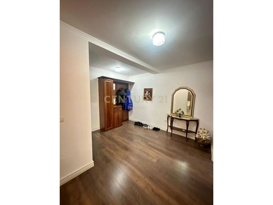 Tirane, shes apartament 2+1+2 , 163 m² 325.000 € (Komuna e Parisit)