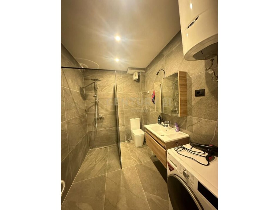 Tirane, shes apartament 2+1+2 , 163 m² 325.000 € (Komuna e Parisit)
