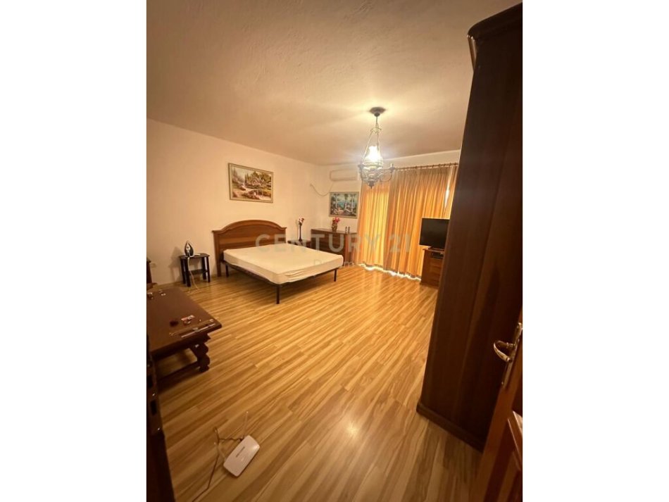Tirane, shes apartament 2+1+2 , 163 m² 325.000 € (Komuna e Parisit)