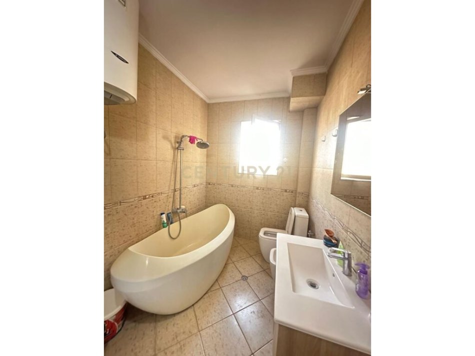 Tirane, shes apartament 2+1+2 , 163 m² 325.000 € (Komuna e Parisit)