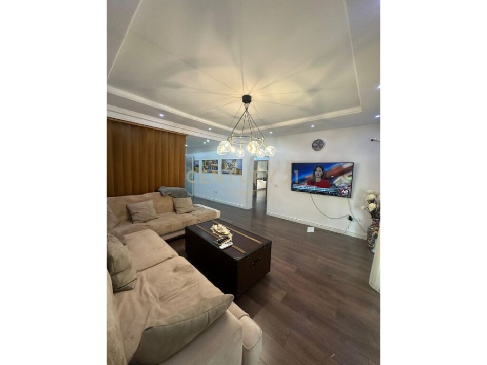 Tirane, shes apartament 2+1+2 , 163 m² 325.000 € (Komuna e Parisit)