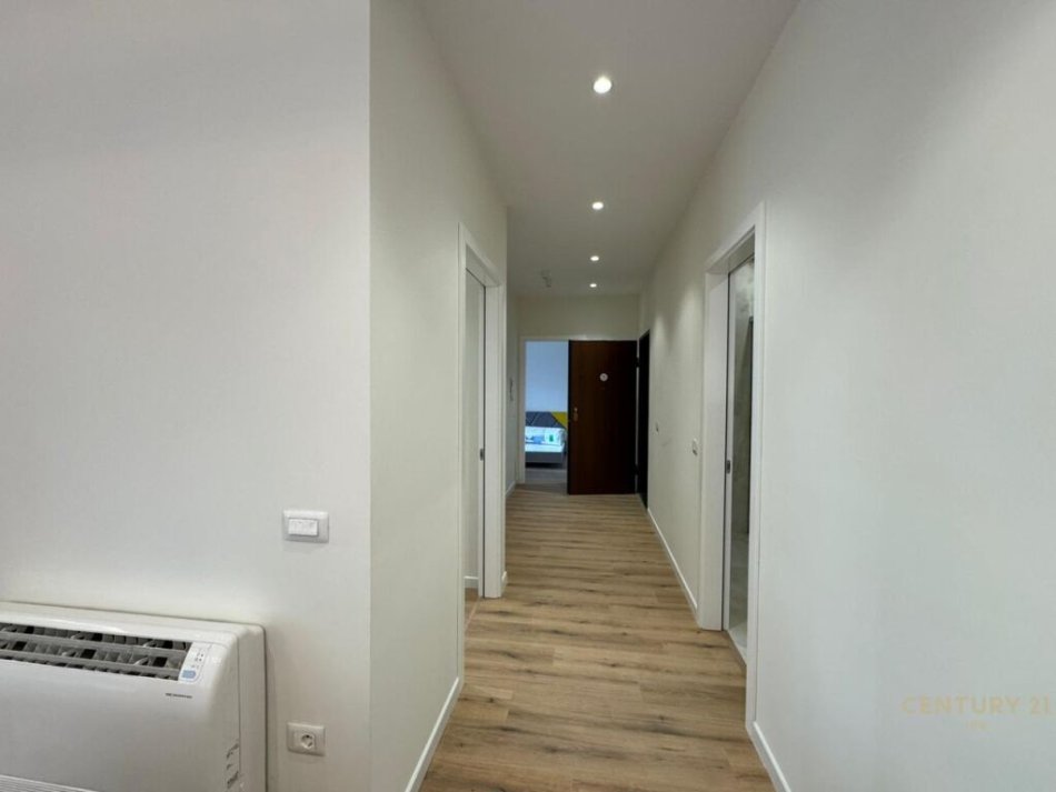 Tirane, jepet me qera apartament 2+1 Kati 5, 110 m² 750 € 