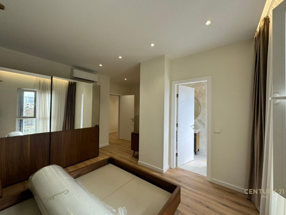 Tirane, jepet me qera apartament 2+1 Kati 5, 110 m² 750 € 