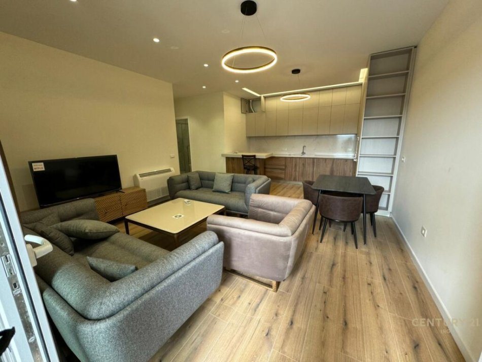Tirane, jepet me qera apartament 2+1 Kati 5, 110 m² 750 € 