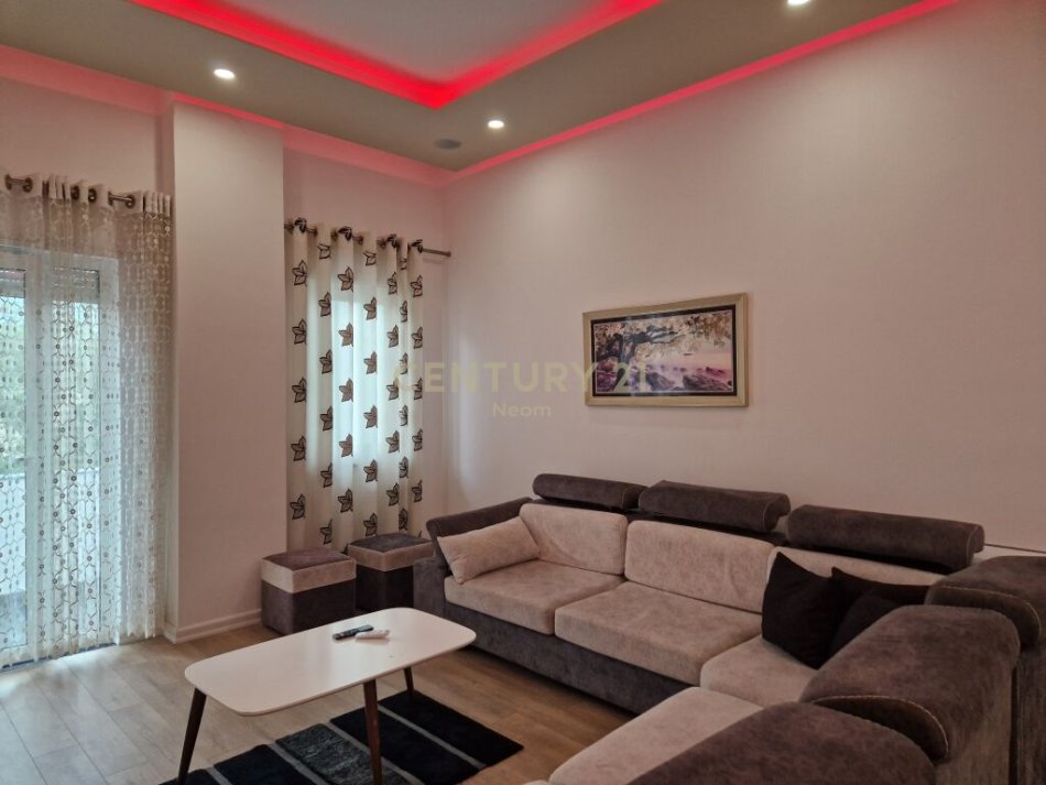 Apartament 2+1 për Qira në Rrugën Peti.Neom100673