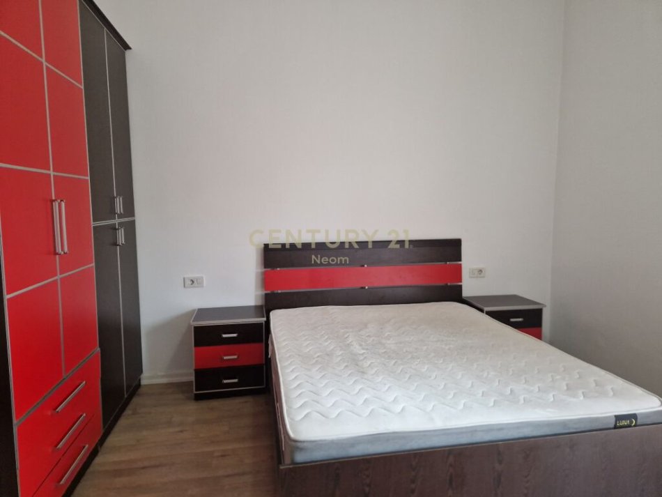 Tirane, jap me qera apartament 2+1+2 , 121 m² 750 € (Rruga Peti, Liqeni i Thatë)