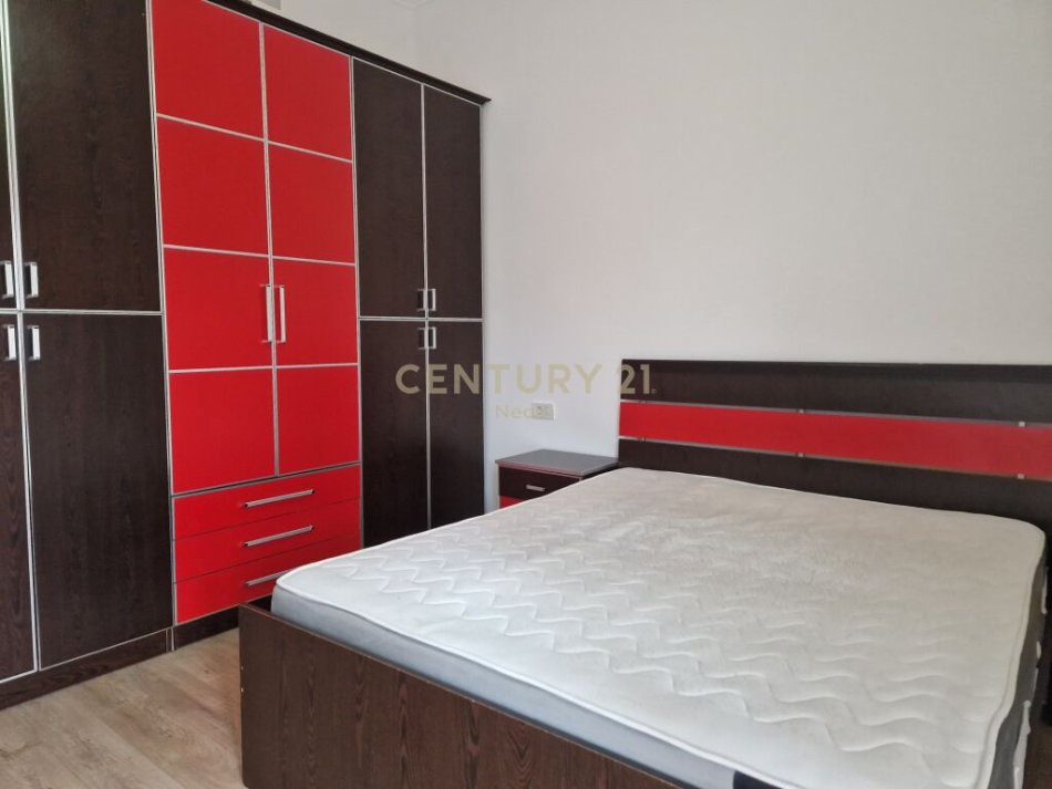 Apartament 2+1 për Qira në Rrugën Peti.Neom100673
