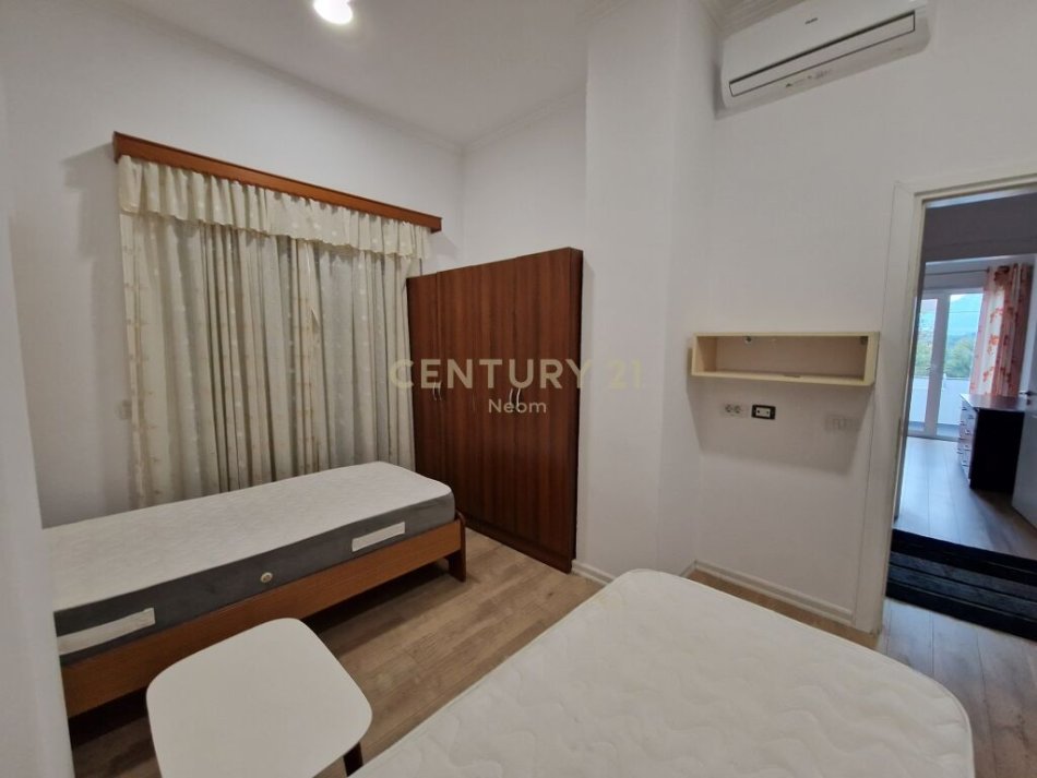 Tirane, jap me qera apartament 2+1+2 , 121 m² 750 € (Rruga Peti, Liqeni i Thatë)