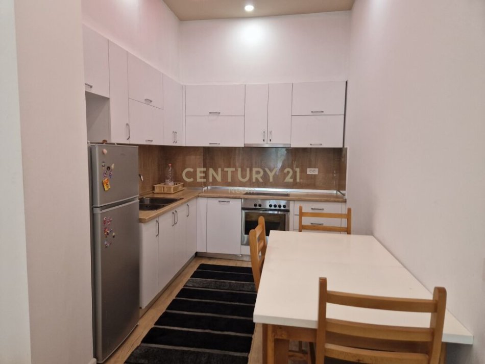 Apartament 2+1 për Qira në Rrugën Peti.Neom100673