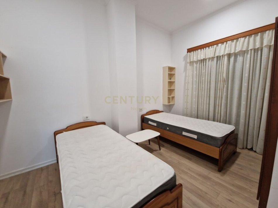 Tirane, jap me qera apartament 2+1+2 , 121 m² 750 € (Rruga Peti, Liqeni i Thatë)
