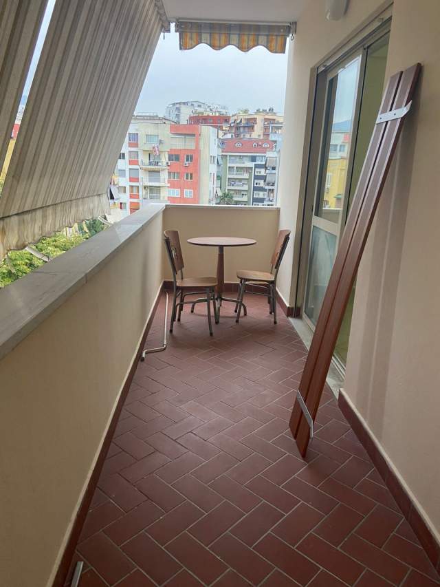 Tirane, shitet apartament 1+1 Kati 2, 84 m² 71.400 Euro (Linze)
