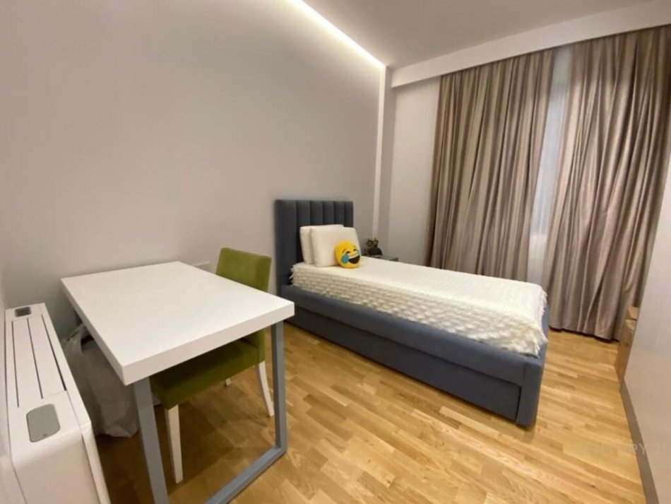 Tirane, shitet apartament 2+1 Kati 1, 183 m² 375.000 € (teg)