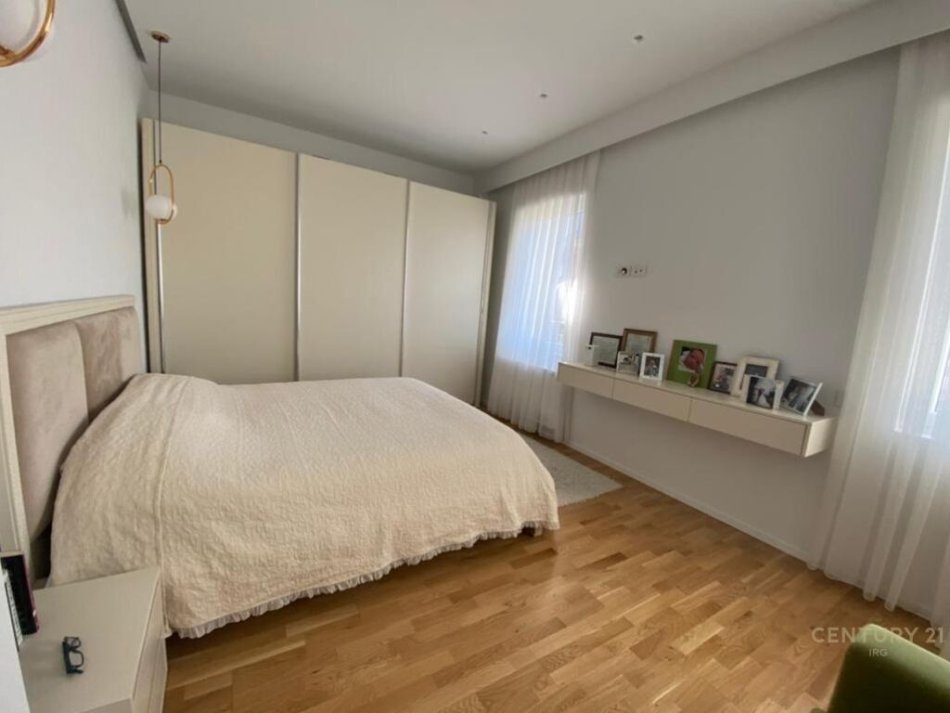 Tirane, shitet apartament 2+1 Kati 1, 183 m² 375.000 € (teg)