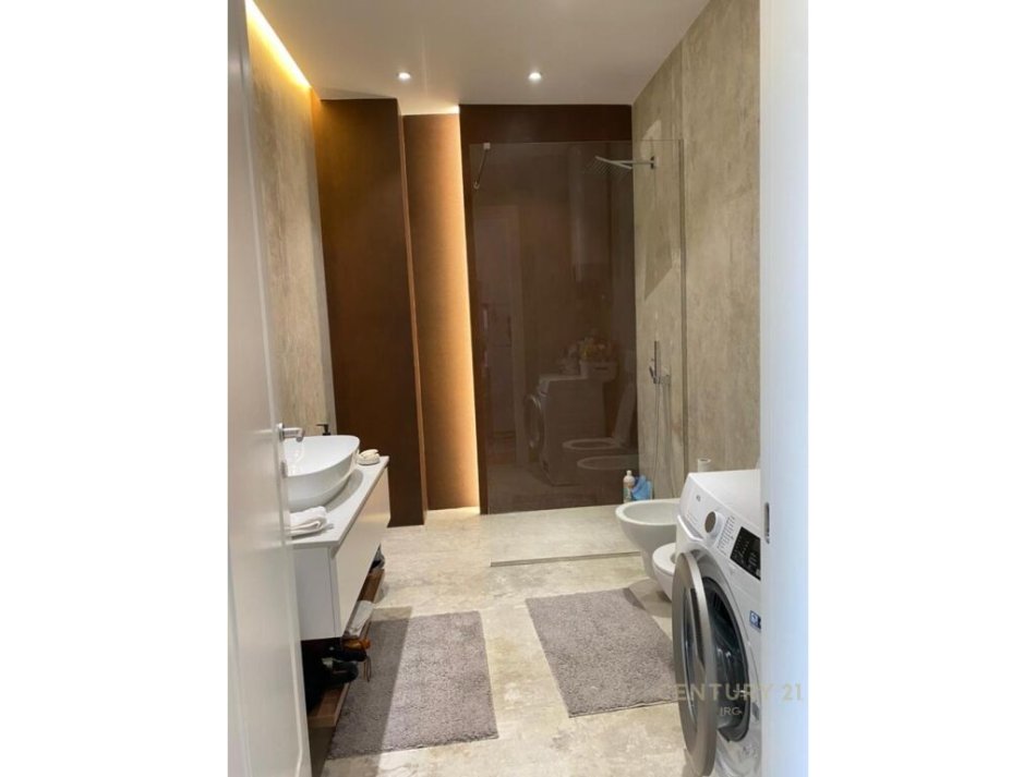 Tirane, shitet apartament 2+1 Kati 1, 183 m² 375.000 € (teg)