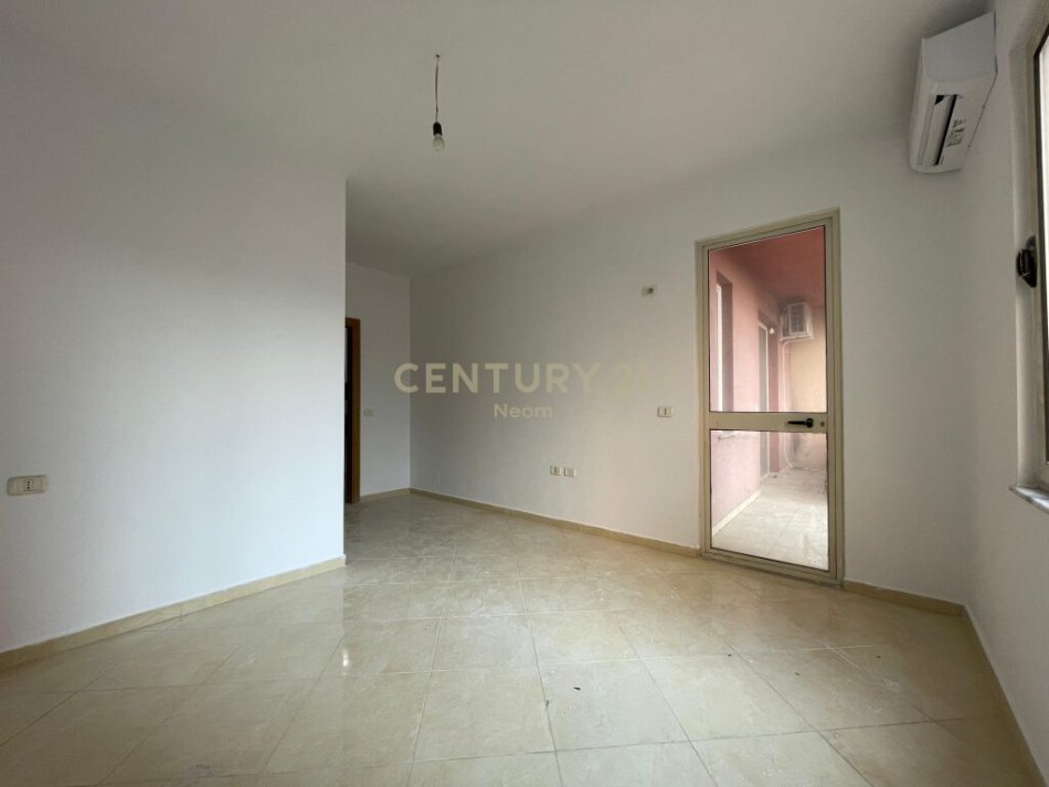 Tirane, jepet me qera apartament 1+1 Kati 1, 71 m² 400 € (yzberisht)