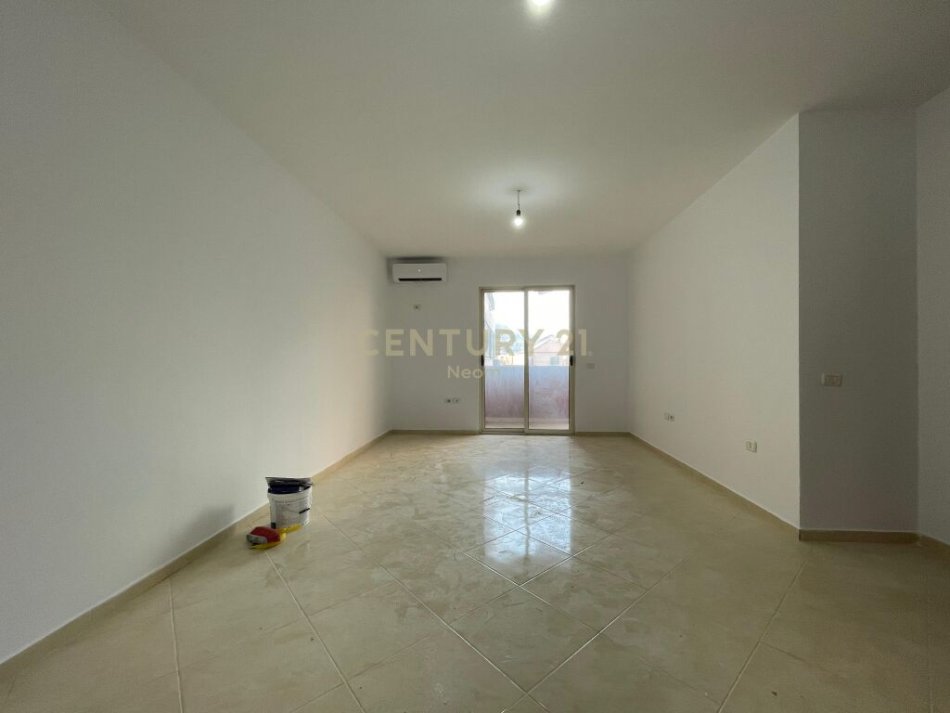 Tirane, jepet me qera apartament 1+1 Kati 1, 71 m² 400 € (yzberisht)