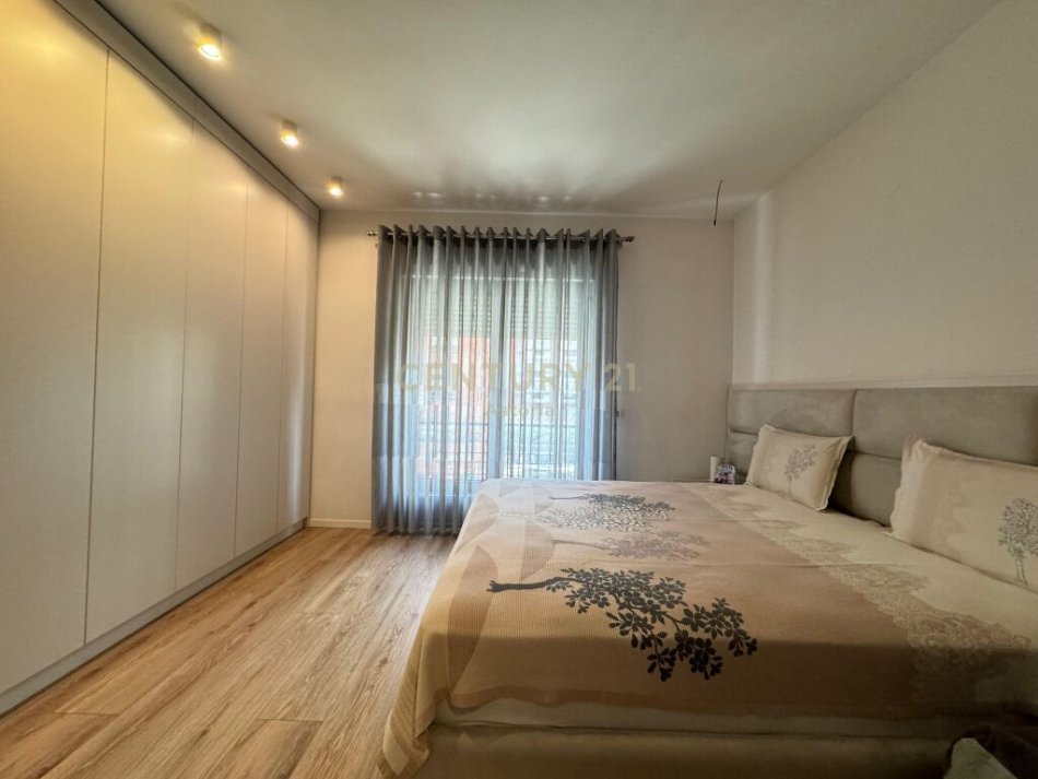 Tirane, jepet me qera apartament 2+1 Kati 1, 125 m² 1.400 € 