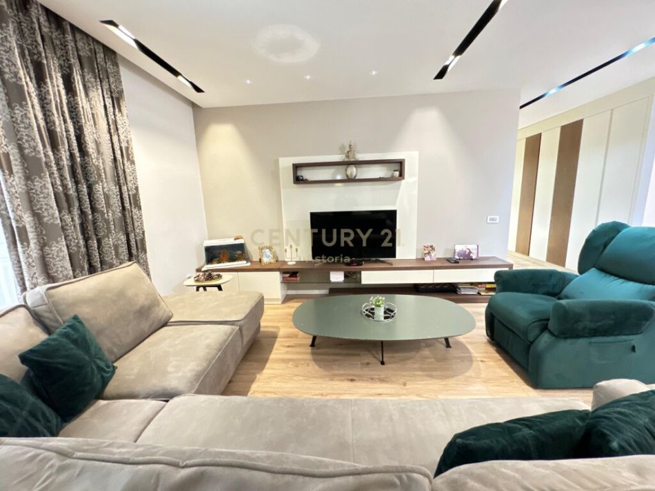 Tirane, jepet me qera apartament 2+1 Kati 1, 125 m² 1.400 € 