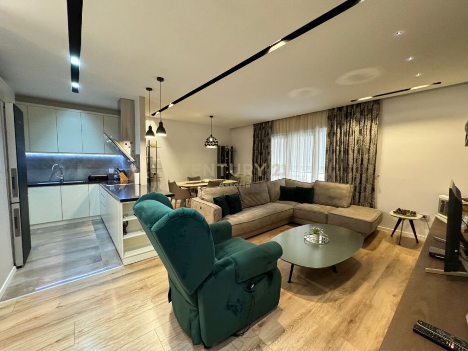 Tirane, jepet me qera apartament 2+1 Kati 1, 125 m² 1.400 € 