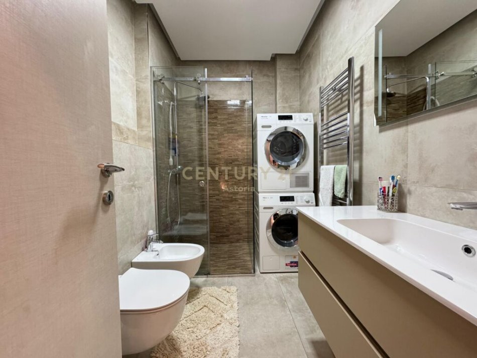 Tirane, jepet me qera apartament 2+1 Kati 1, 125 m² 1.400 € 